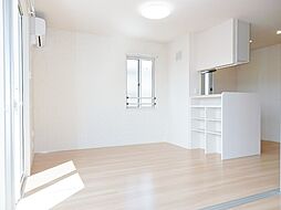 Niji-cort(ニジコート） 101. 1階3LDKのリビング/ダイニング