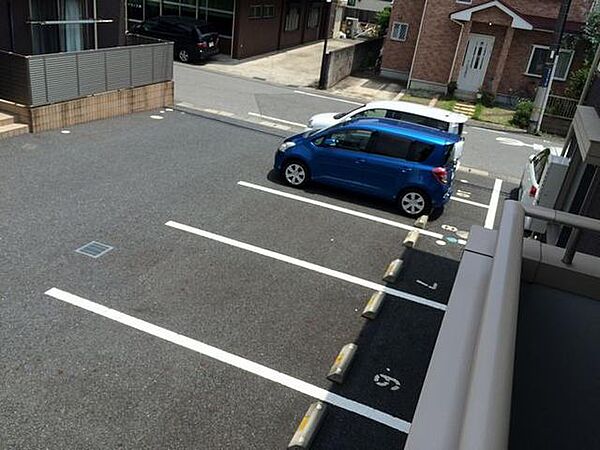 画像3:敷地内に駐車場完備しております。