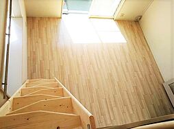 サン・スカイフロント 201 2階1Kのリビング/ダイニング