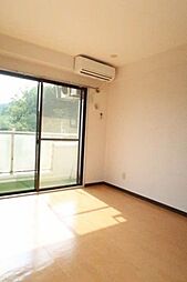 カーイング多摩 202 2階ワンルームのリビング/ダイニング