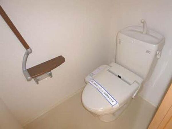 画像10:暖房洗浄便座付トイレで快適です。