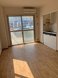 ロイヤルヒルズ忠生 1階ワンルームのリビング/ダイニング