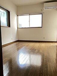 ウエストフィールド 1階ワンルームのリビング/ダイニング