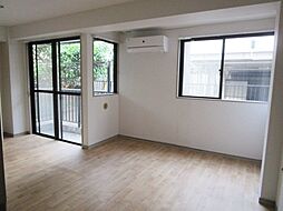 レイクトップ鶴川 101 1階ワンルームのリビング/ダイニング