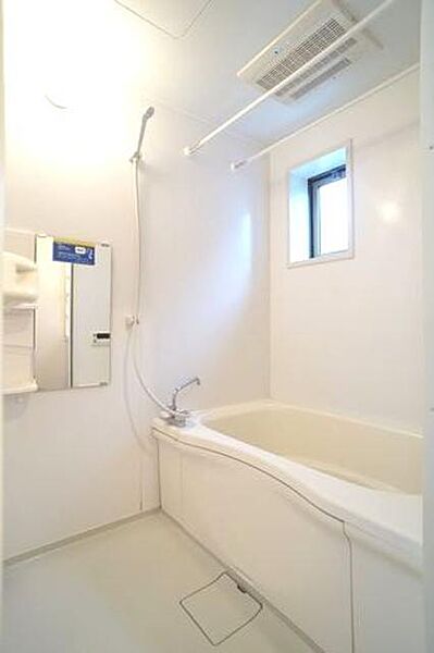 画像15:【お風呂】浴室乾燥機付きのお風呂です♪もちろん、沸き直しの出来る追焚給湯器付です♪