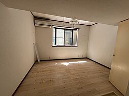 シエナ 1階ワンルームのリビング/ダイニング