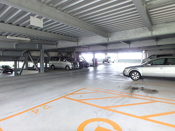 画像30:駐車場