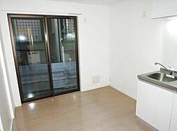 South One 1階1DKのリビング/ダイニング