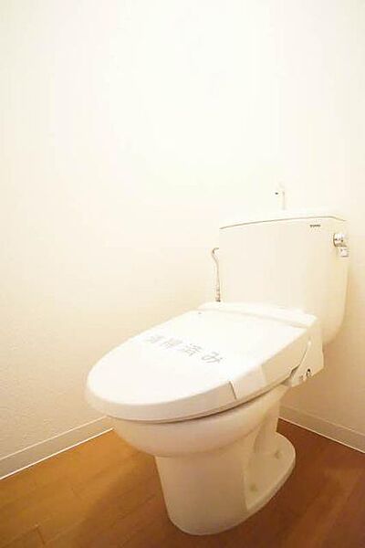 画像18:【トイレ】 うれしい温水洗浄便座付きです。