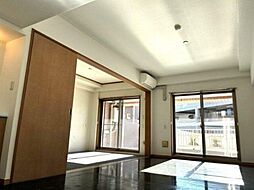 ペンタエマーブル 2階2LDKのリビング/ダイニング