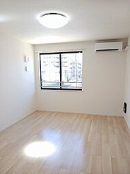 フリューゲル 204 2階1LDKのリビング/ダイニング