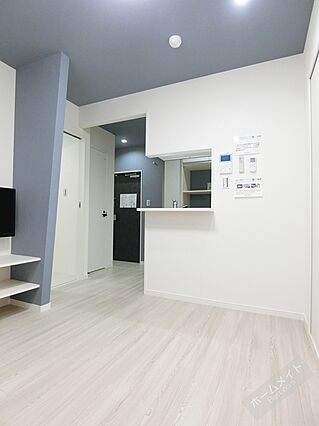 エヌエムスワサントセーズ_内装_0