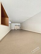 ロフトを上手く使うことで、もう一つ小さな部屋が増えたイメージ