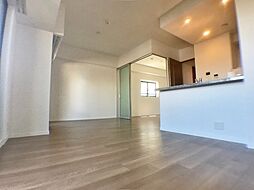 サムティグランツ神戸 302 3階2LDKのリビング/ダイニング