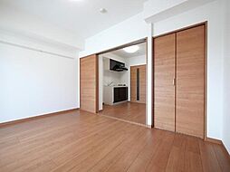 アーバンパーク六町 5階1DKのリビング/ダイニング