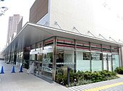 セブンイレブン新宿富久町店 187m