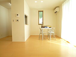 クオリア 102 1階1LDKのリビング/ダイニング