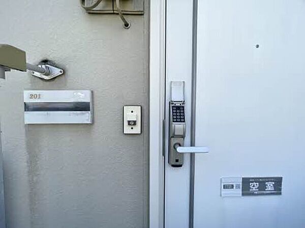 画像15:玄関キーはデジタルロックです。