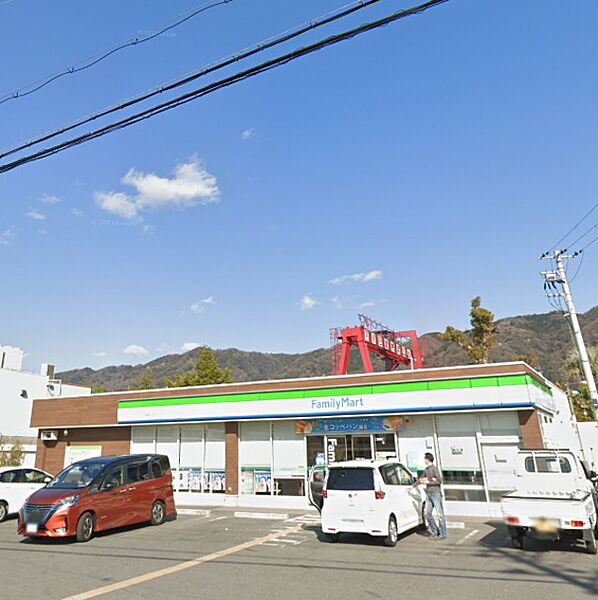 画像27:ファミリーマート八尾郡川店 577m