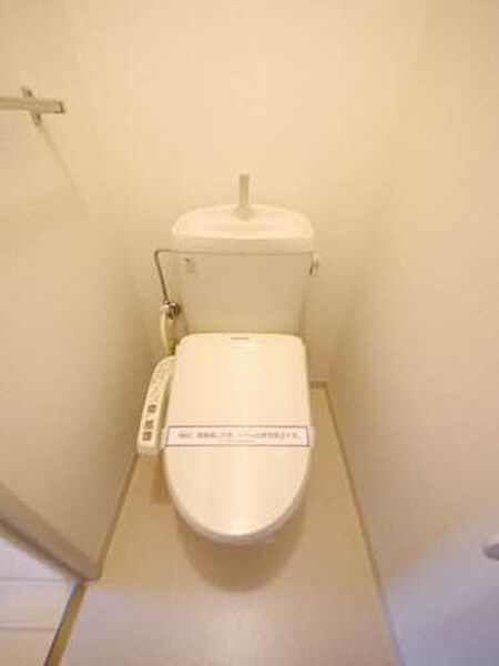 画像11:トイレを快適に使用できます！温水洗浄便座♪