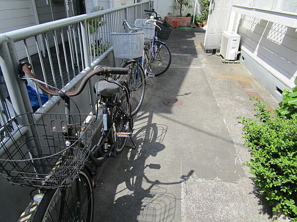 画像27:自転車置き場。