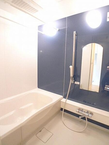画像9:高級のある浴室です。雨の日のお洗濯も安心！浴室暖房乾燥機付きです。