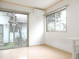 フェアリーヒルズ 1階ワンルームのリビング/ダイニング