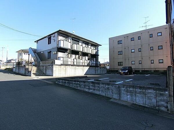 画像5:【☆積水ハウスのシャーメゾン☆】建物前面には敷地内駐車場もあります♪各戸1台付き！！