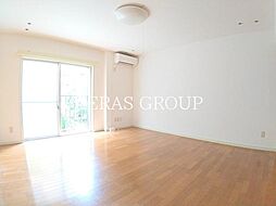 パインクラタ 1階ワンルームのリビング/ダイニング