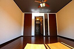 エクセランス・ド・シュレーリン 102 1階1Kのリビング/ダイニング