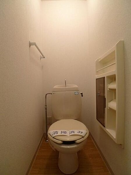 画像11:【トイレ】トイレットペーパーフォルダー付☆サニタリーグッヅを置くスペースもあります！！
