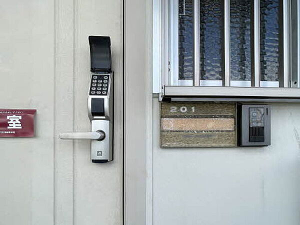 画像12:玄関キーはデジタルロックです。