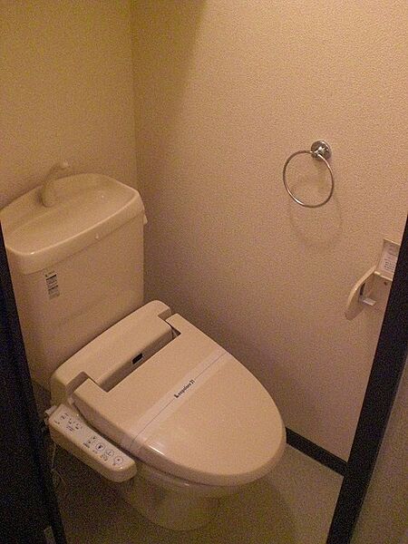 画像8:トイレ：温水洗浄便座も付いてますよ〜