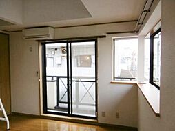 WOOD BELLV 2階ワンルームのリビング/ダイニング