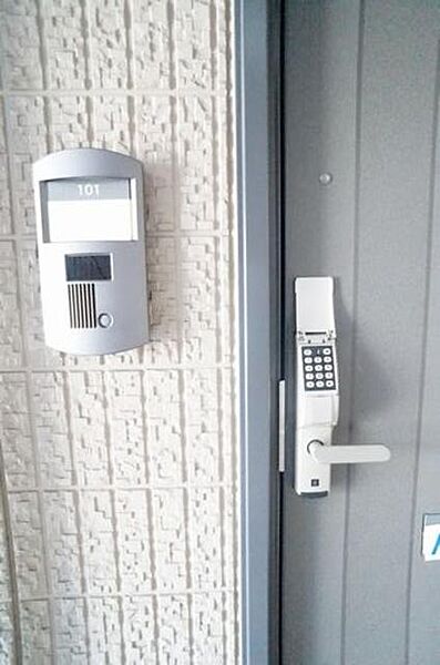 画像23:玄関錠がデジタロックになりますので、鍵の持ち歩き不要！暗証番号キーで開け閉め可能です♪