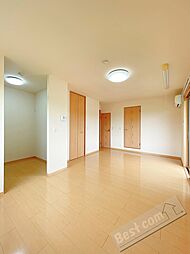 フォースクエア岡田 1階ワンルームのリビング/ダイニング