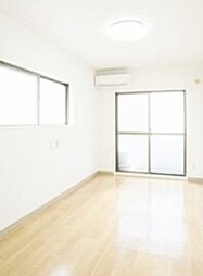 ビアメゾン用賀 3階ワンルームのリビング/ダイニング