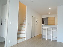 ワイズテラス 2階2LDKのリビング/ダイニング