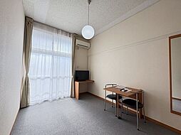 レオパレスＡｄｍｉｒａｔｉｏｎＮＥＸＴ 3階1Kのリビング/ダイニング