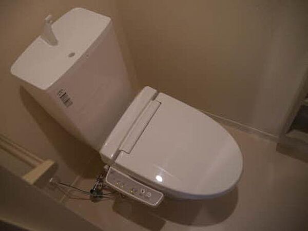 画像10:暖房洗浄機能付トイレ