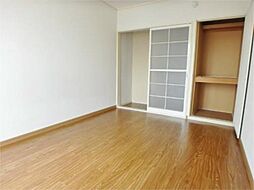 エトワール多摩 0102. 1階1Kのリビング/ダイニング