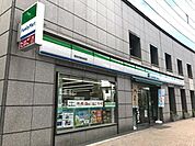 ファミリーマート初台交差点前店 488m