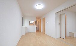 サニーホームIII 2階1LDKのリビング/ダイニング