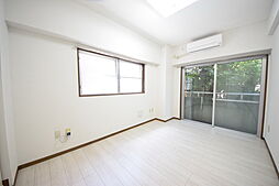 ジュネス南大沢 3階1Kのリビング/ダイニング