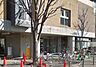 周辺：世田谷区立粕谷図書館 995m