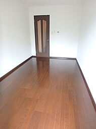 多摩都市モノレール 中央大学・明星大学駅 徒歩3分の賃貸アパート 2階1Kのリビング/ダイニング