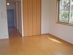 ドルフ国立 1階1Kのリビング/ダイニング