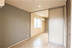 コニフェールI 3階1LDKのリビング/ダイニング