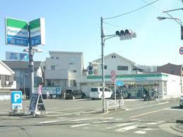 画像25:ファミリーマート日本文化大入口店 568m