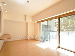 Ｒｏｐｐｏｎｇｉ　Ｒｅｓｉｄｅｎｃｅｓ 3階1LDKのリビング/ダイニング